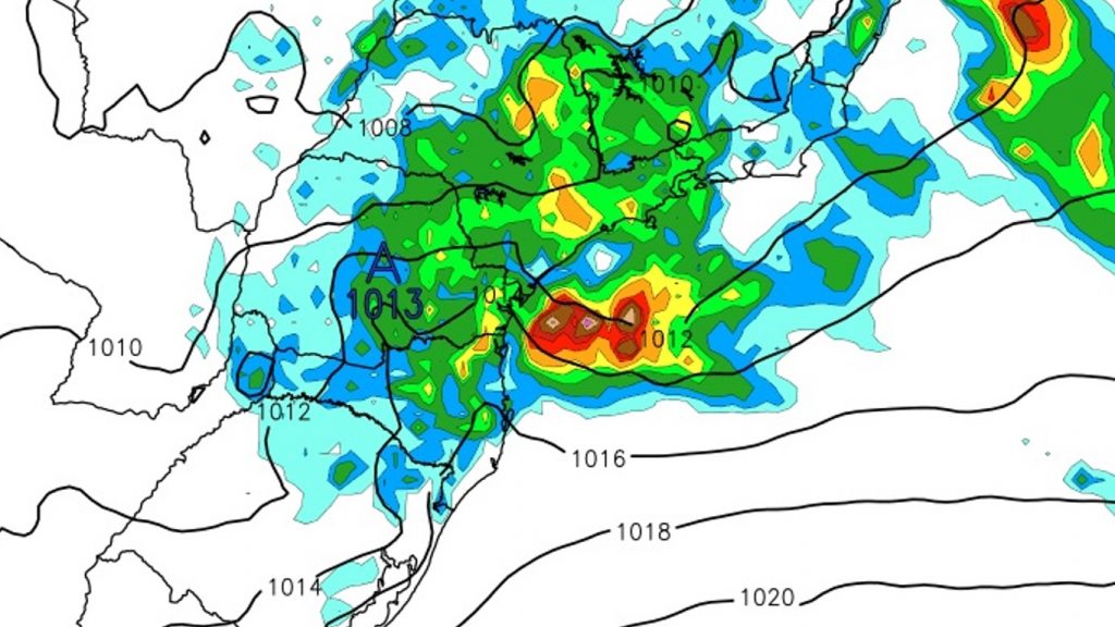 Baixa pressão que formará ciclone traz riscos em seis estados nesta segunda