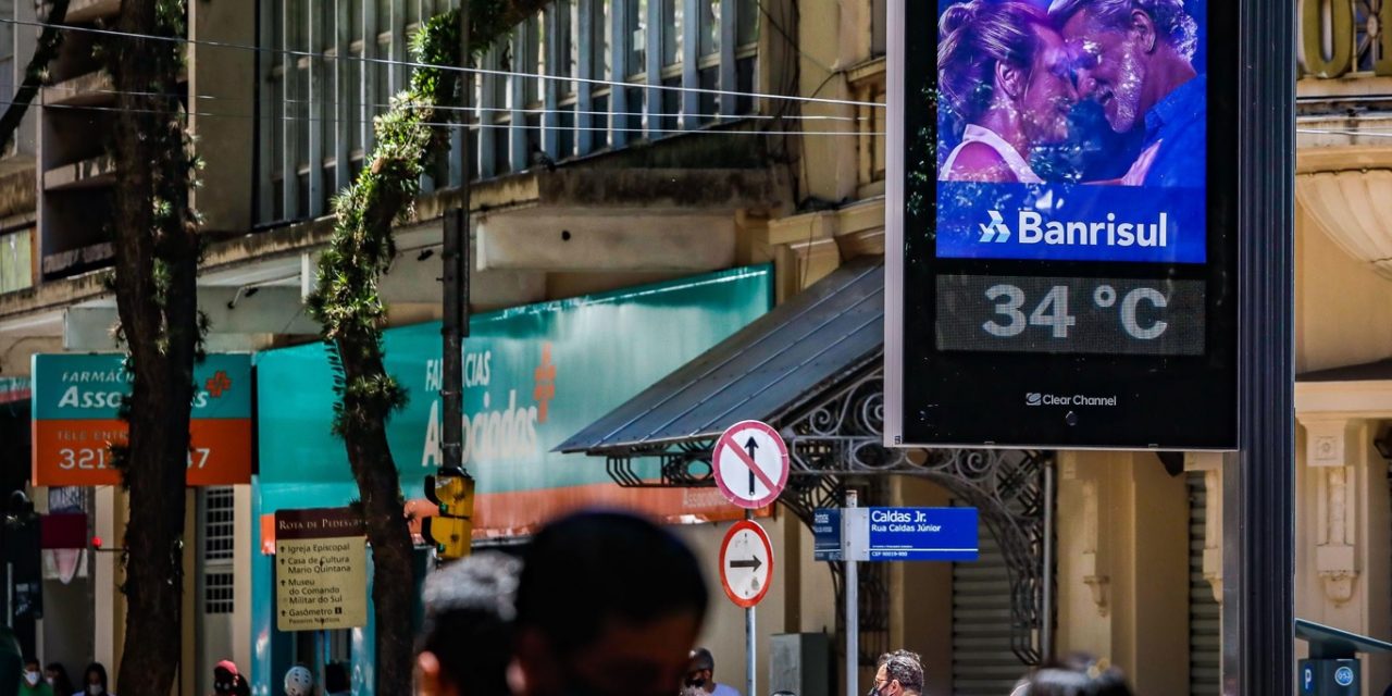 <span class="entry-title-primary">Calor atinge quase 35ºC no Rio Grande do Sul; veja se a temperatura segue alta</span> <h2 class="entry-subtitle">Calor marcou esta quarta-feira em Porto Alegre e muitas cidades do interior gaúcho com marcas típicas de verão </h2>