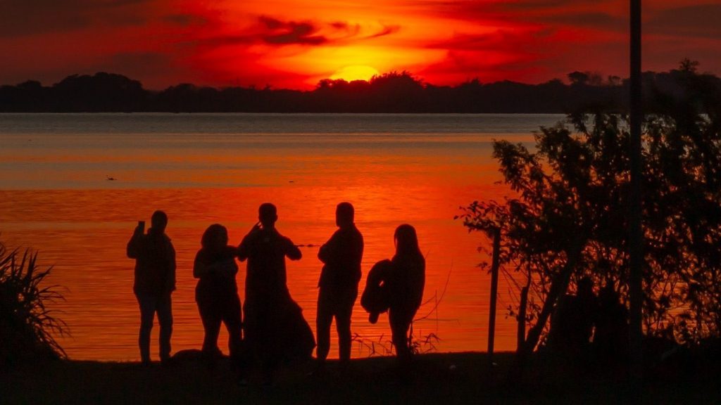 Virada do tempo com nova onda de temporais será precedida por calor intenso