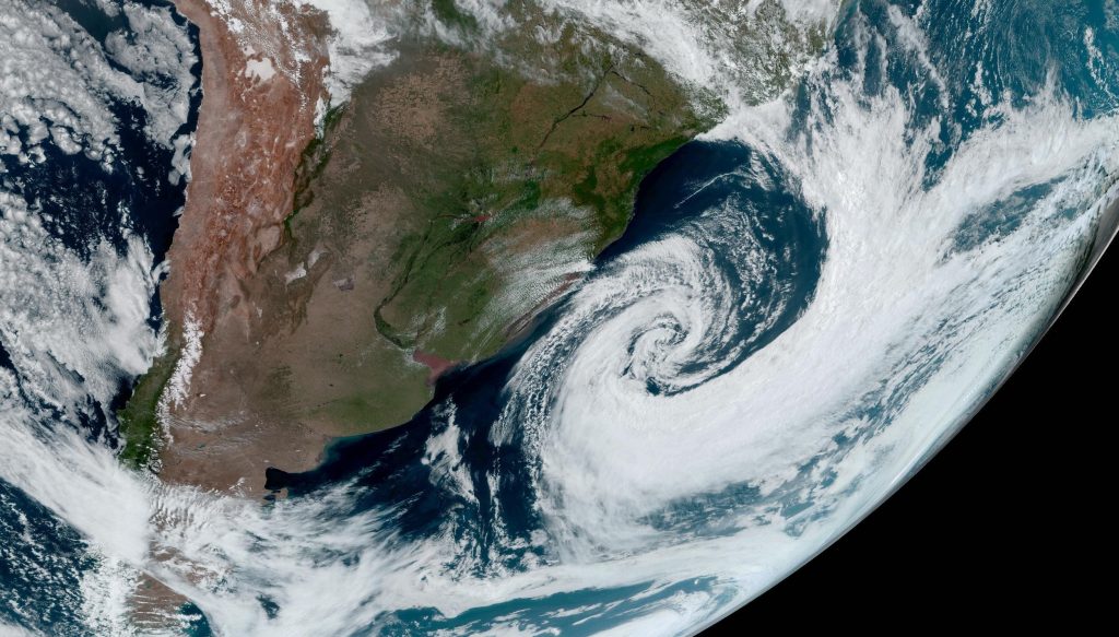 Sequência de ciclones atingirá o Brasil? Meteorologista explica o fenômeno