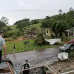 Vento violento causa destruição no Oeste de Santa Catarina