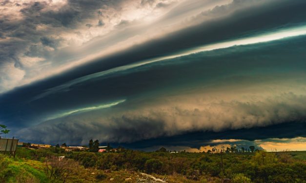 Frente fria vai provocar nova onda de tempestades com alto risco de vendavais