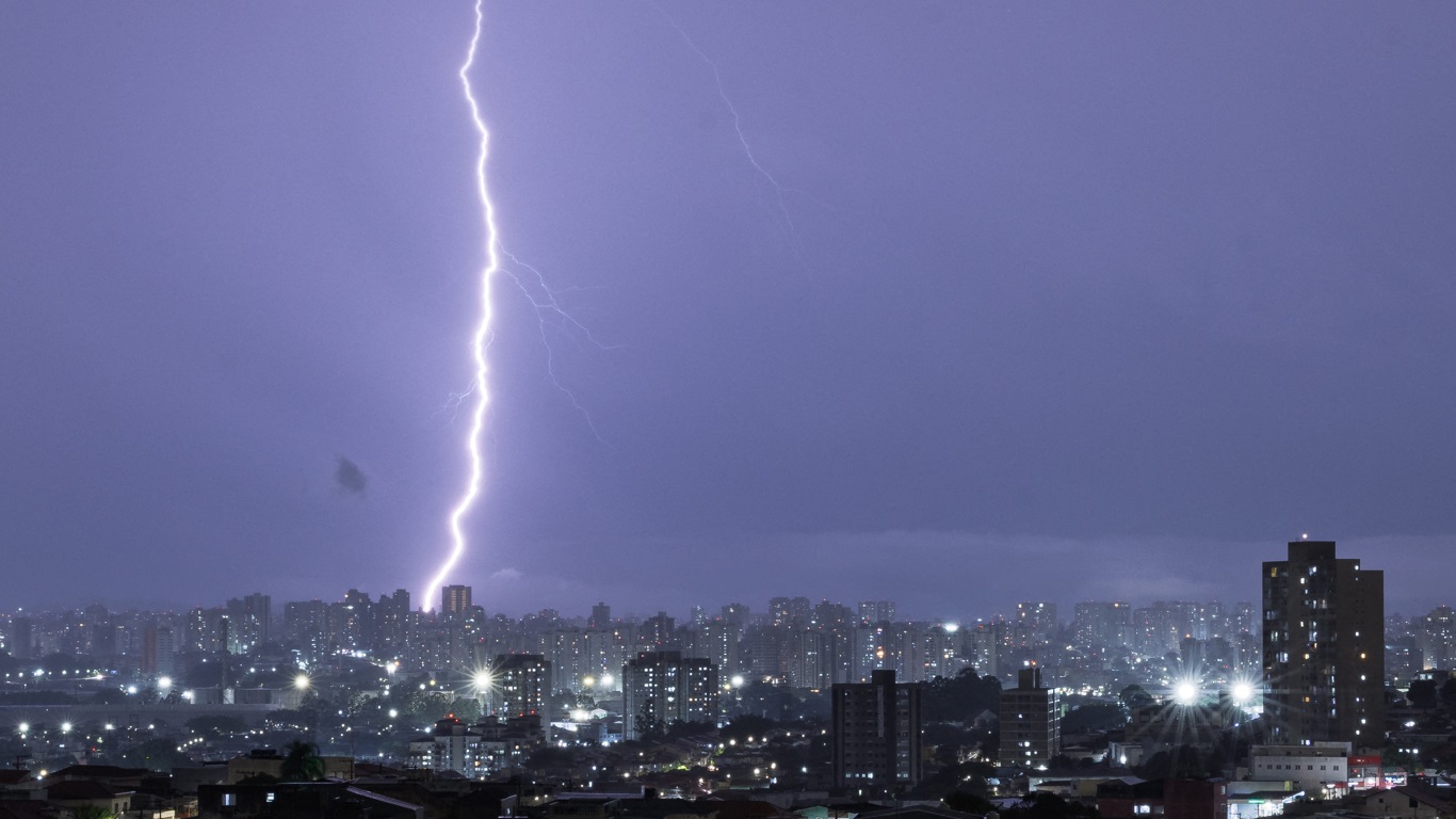 Raio em São Paulo Raio em São Paulo por frente fria