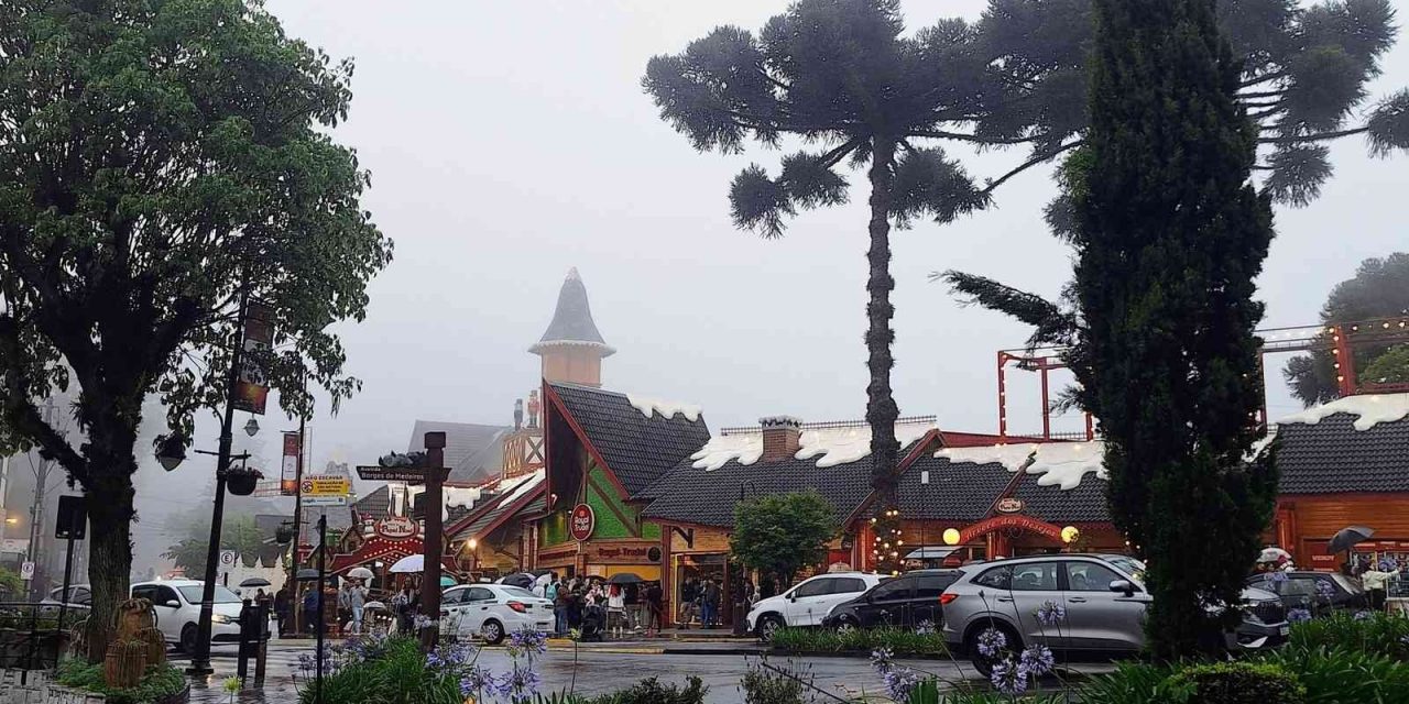 <span class="entry-title-primary">Chuva, vento e frio a um mês do Natal: o que está acontecendo?</span> <h2 class="entry-subtitle">Dias de frio com chuva e vento não condizem com o clima desta época do ano e têm causa no Pacífico e na Antártida </h2>