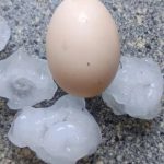 Temporais desta sexta-feira começam com registro de granizo grande