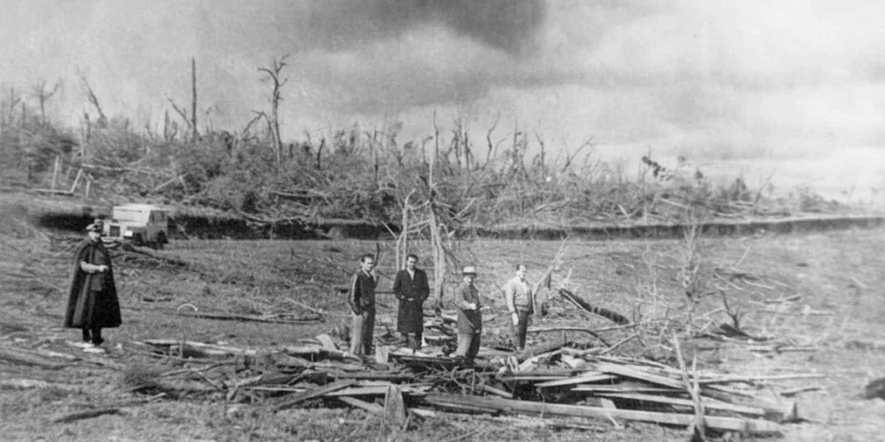 <span class="entry-title-primary">Paraná enfrenta maior tragédia por um tornado em 66 anos</span> <h2 class="entry-subtitle">Devastador tornado em Rio Bonito do Iguaçu traz a memória do desastre pelo tornado de Palmas que matou dezenas </h2>