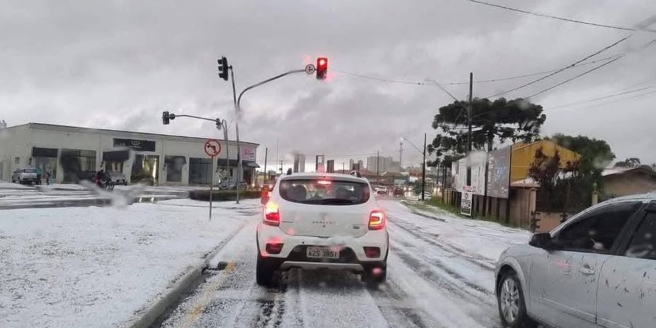 <span class="entry-title-primary">Parece neve: tempestade de granizo cobre de gelo cidade do Paraná</span> <h2 class="entry-subtitle">Grande quantidade de granizo caiu no final da tarde em Ponta Grosso e fez a cidade parecer nevada de tanto gelo nas ruas </h2>