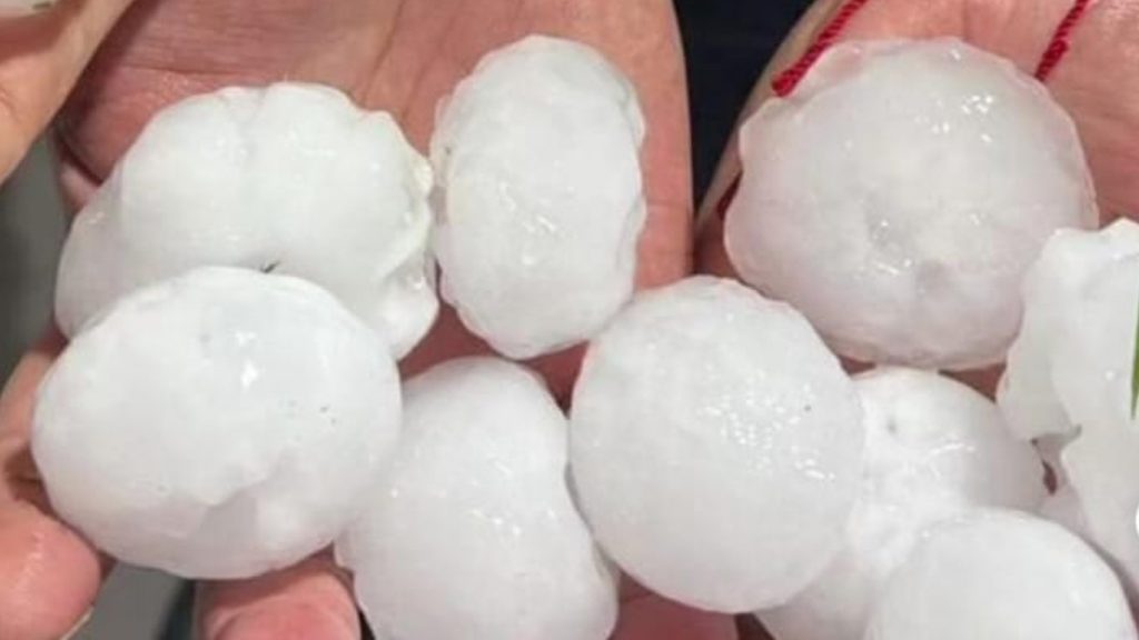 Granizo de até 100 gramas e vento destelham mais de 3 mil casas no Paraná