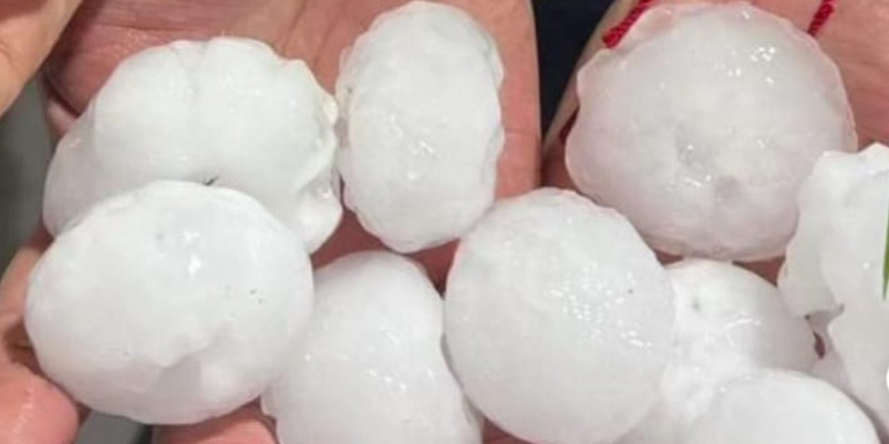 <span class="entry-title-primary">Granizo de até 100 gramas e vento destelham mais de 3 mil casas no Paraná</span> <h2 class="entry-subtitle">Tempestades severas de vento e granizo que eram alertadas pela MetSul causaram danos ontem e hoje no Paraná</h2>