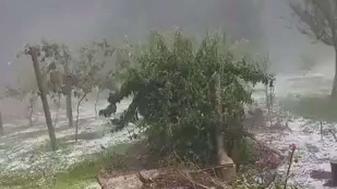 Após tornados, Paraná volta a sofrer com temporais de vento e granizo Temporais com chuva forte, vendavais e granizo atingiram na tarde desta quarta-feira o Centro e o Oeste do Paraná