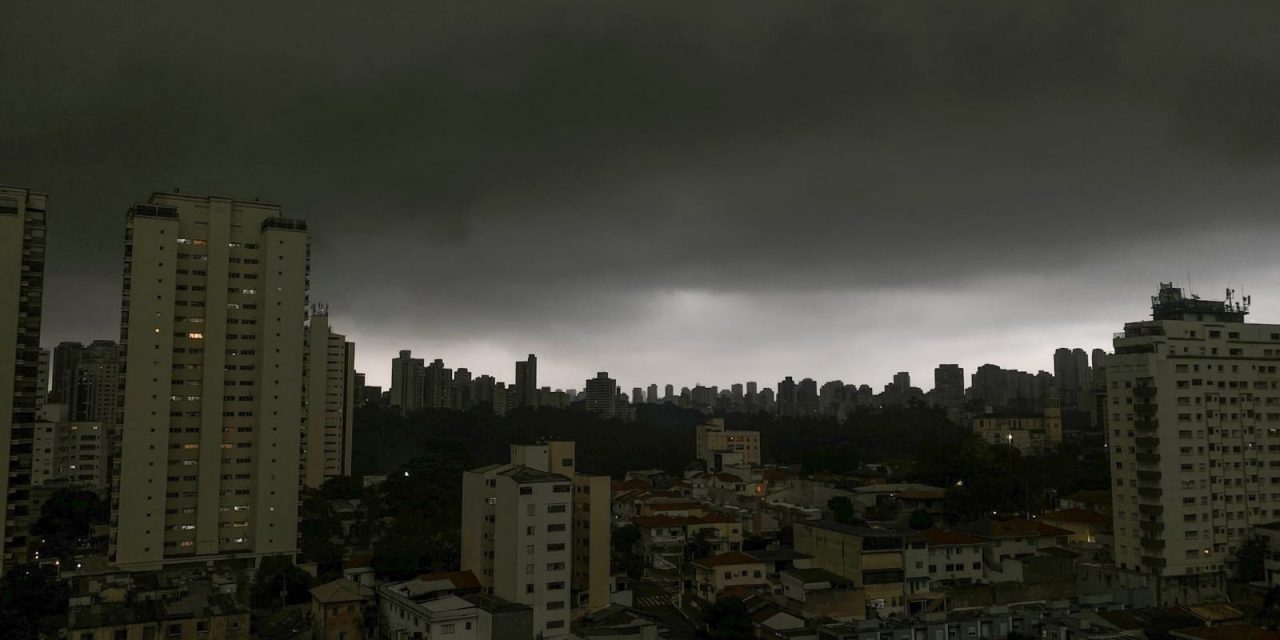 <span class="entry-title-primary">São Paulo começa novembro sob ameaça de chuva forte e tempestades</span> <h2 class="entry-subtitle">Primeiros dias de novembro serão de forte instabilidade em São Paulo com risco de chuva intensa e de tempestades </h2>