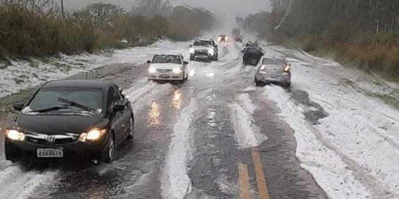 <span class="entry-title-primary">Granizo cobre rodovias de gelo e impressiona no interior de São Paulo</span> <h2 class="entry-subtitle">Tempestades de granizo causaram estragos e cobriram estradas de gelo na tarde do domingo na região de Botucatu </h2>