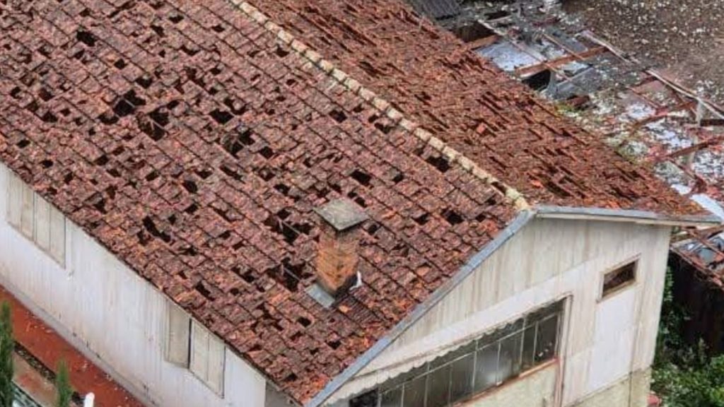 Cidade tem mais de 5 mil casas atingidas por granizo e entra em emergência