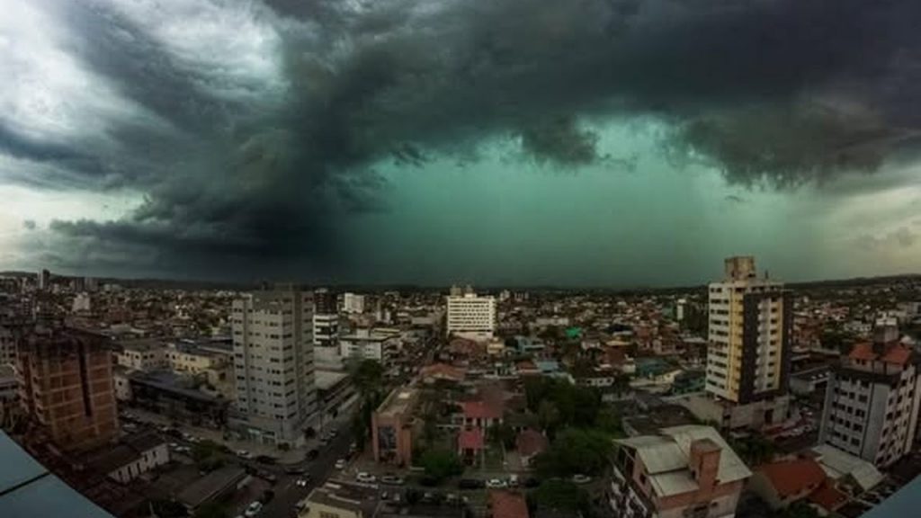 Calor intenso e frente fria na costa podem trazer fortes temporais nesta sexta