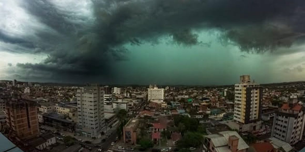 <span class="entry-title-primary">Calor intenso e frente fria na costa podem trazer fortes temporais nesta sexta</span> <h2 class="entry-subtitle">Sexta=feira será de alto risco de temporais no Rio Grande do Sul e Santa Catarina com elevado potencial de granizo e vendavais </h2>