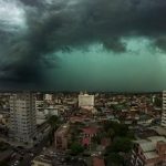 Calor intenso e frente fria na costa podem trazer fortes temporais nesta sexta