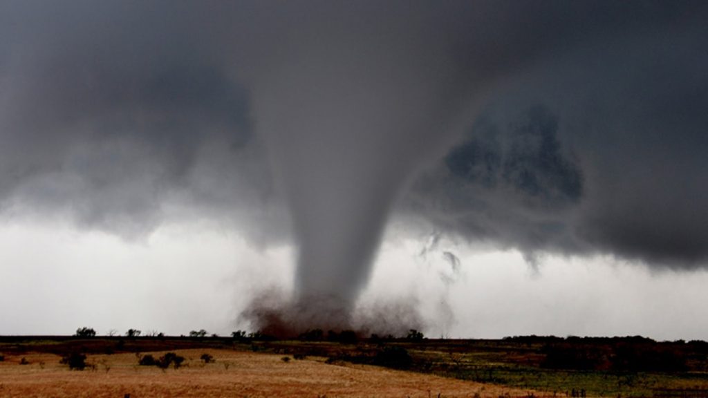 Sistema linear de tempestades trará risco de tornados e microexplosões