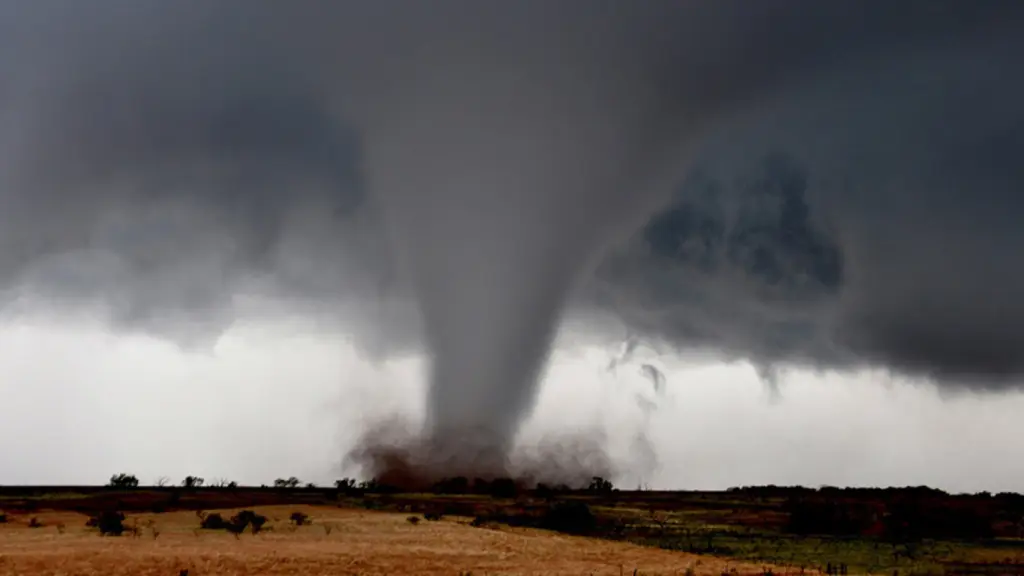 Sistema linear de tempestades trará risco de tornados e microexplosões