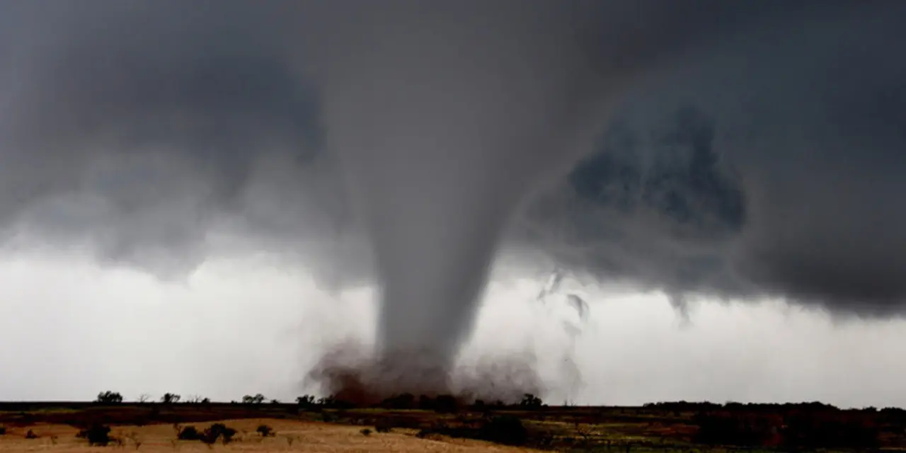 <span class="entry-title-primary">Sistema linear de tempestades trará risco de tornados e microexplosões</span> <h2 class="entry-subtitle">Condições de tempo severo nesta sexta com uma ciclogênese podem incluir fenômenos extremos de vento isolados como tornados </h2>