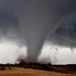 Sistema linear de tempestades trará risco de tornados e microexplosões