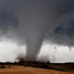 Sistema linear de tempestades trará risco de tornados e microexplosões
