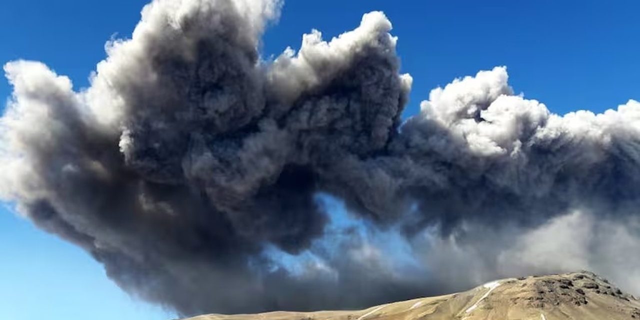 <span class="entry-title-primary">Vulcão expele cinzas e provoca alerta na Argentina</span> <h2 class="entry-subtitle">Vulcão na fronteira da Argentina com o Chile passou a expelir cinzas com alerta amarelo das autoridades geológicas </h2>