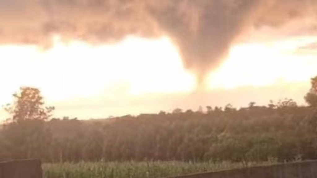Região de produtores rurais gaúchos é atingida por tornado no Paraguai
