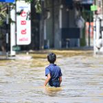 Os números chocantes da catástrofe das enchentes na Ásia