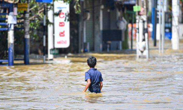 Os números chocantes da catástrofe das enchentes na Ásia