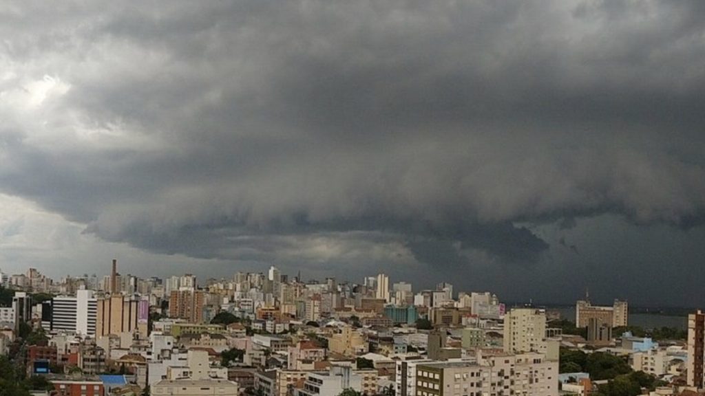 Alerta: próximas horas são de alto risco de temporais com vendavais