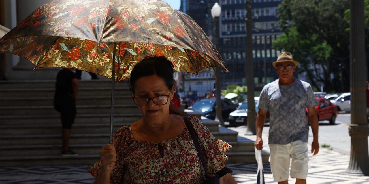 <span class="entry-title-primary">Calor escaldante: temperatura chega a 38ºC e ruma aos 40ºC no fim de semana</span> <h2 class="entry-subtitle">Fim de semana será de calor intenso a extremo com tardes escaldantes depois de uma sexta que já foi muito quente </h2>