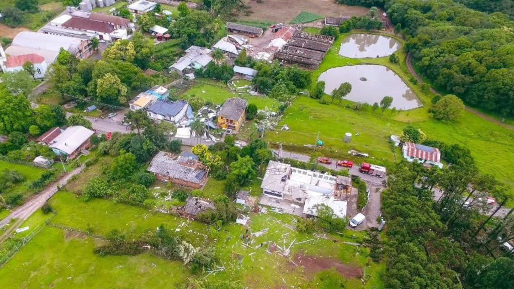 Imagens aéreas da destruição confirmam mais um tornado na Serra Gaúcha
