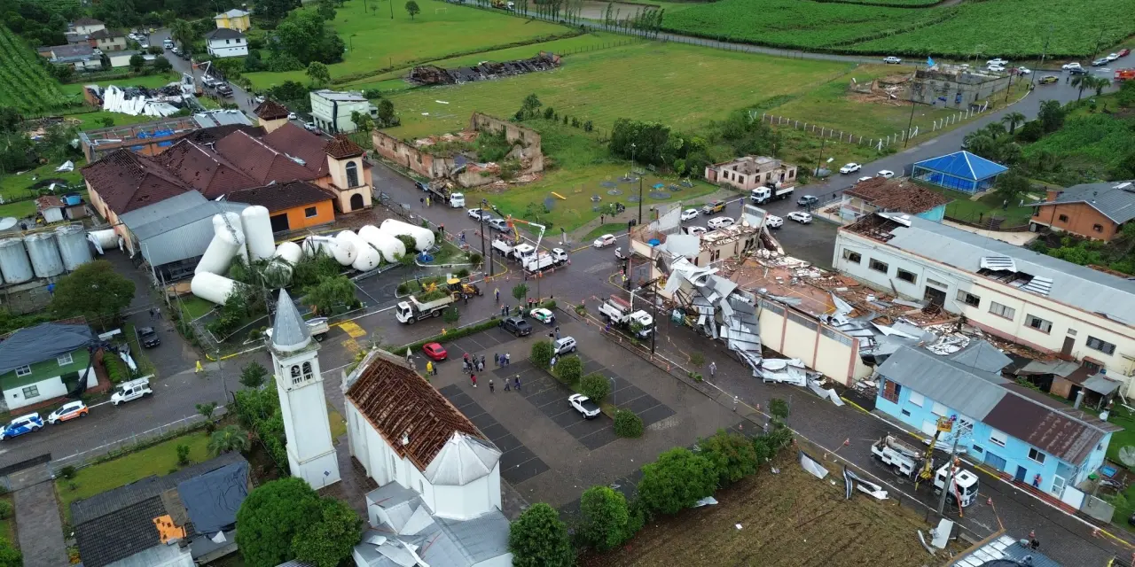 <span class="entry-title-primary">Tornado causou a destruição em Flores da Cunha, conclui a MetSul</span> <h2 class="entry-subtitle">Tornado foi o fenômeno responsável pelos danos severos localizados em comuniudade de Flores da Cunha </h2>