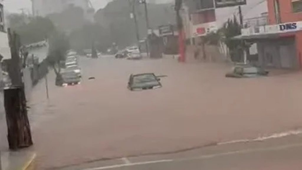 Chuva supera 200 mm, inunda cidades e situação vai piorar