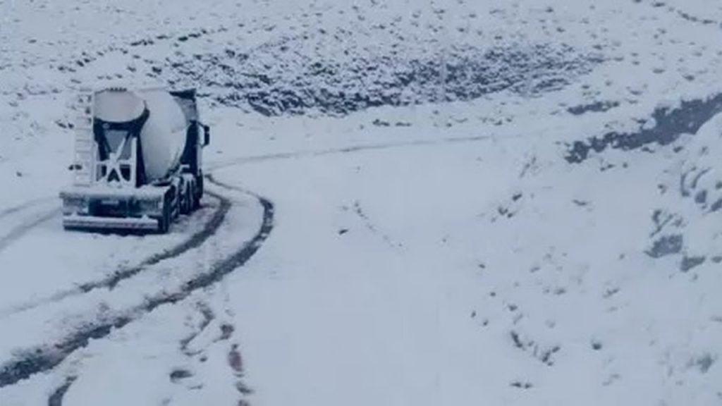 Norte da Argentina registra neve em pleno Natal