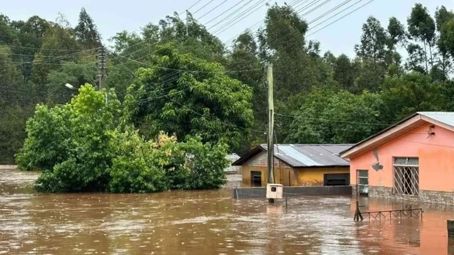 Enchente por chuva extrema