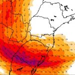 Rio atmosférico ganha força neste sábado e agrava o risco de chuva forte