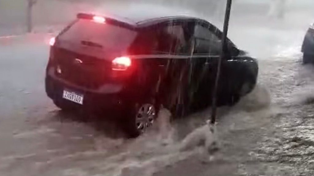 Semana começa com chuva de 100 mm e enxurradas no Rio Grande do Sul