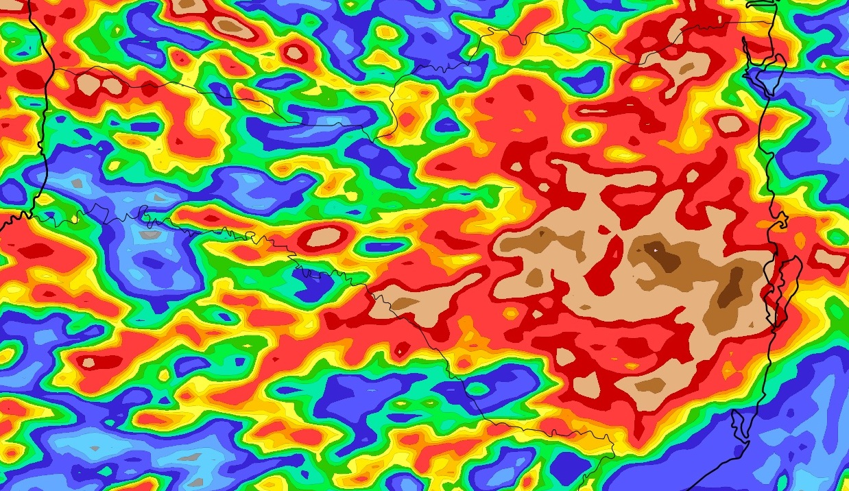Santa Catarina pode ter transtornos por chuva volumosa de até 200 mm Volumes altos a excessivos de chuva são previstos para este fim de ano em cidades do Centro para o Leste de Santa Catarina