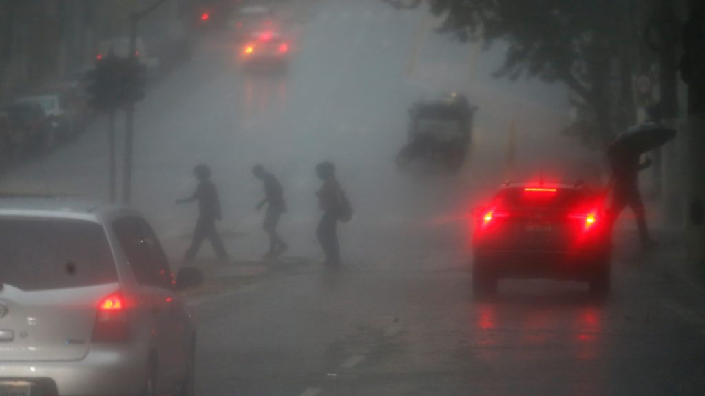 Baixa pressão que formará ciclone e ar quente trazem temporal em São Paulo