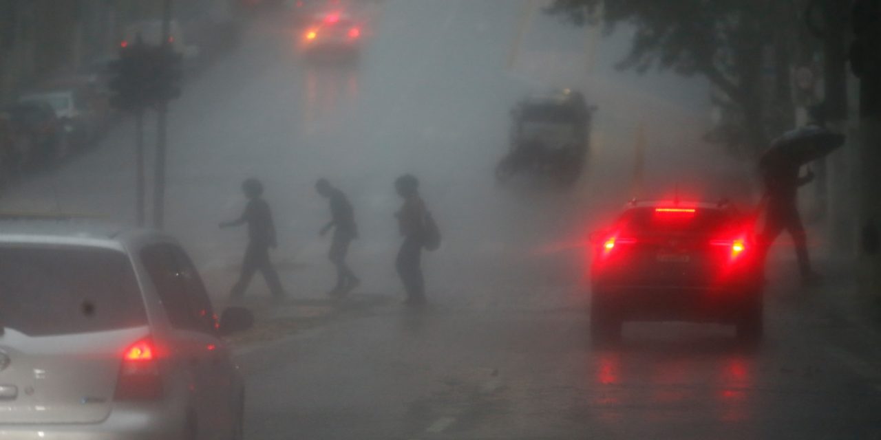 <span class="entry-title-primary">Baixa pressão que formará ciclone e ar quente trazem temporal em São Paulo</span> <h2 class="entry-subtitle">Temporal favorecido pelo ar quente e a baixa pressão no Nordeste da Argentina trouxe chuva forte, vento e granizo em São Paulo </h2>