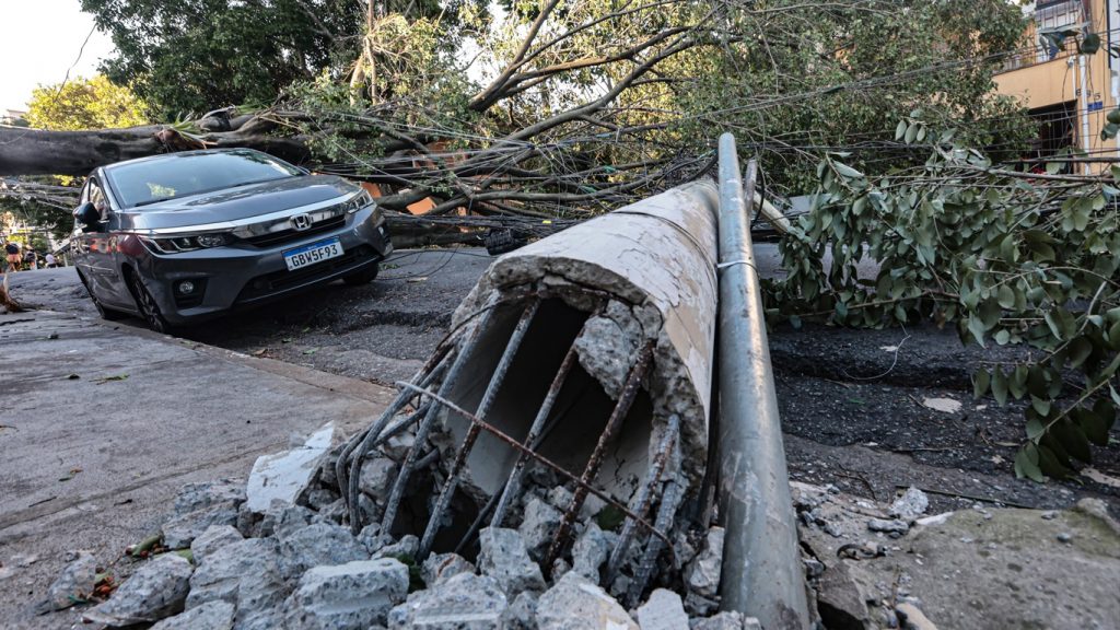 Falta de luz ainda afeta milhões de pessoas um dia após o vento do ciclone