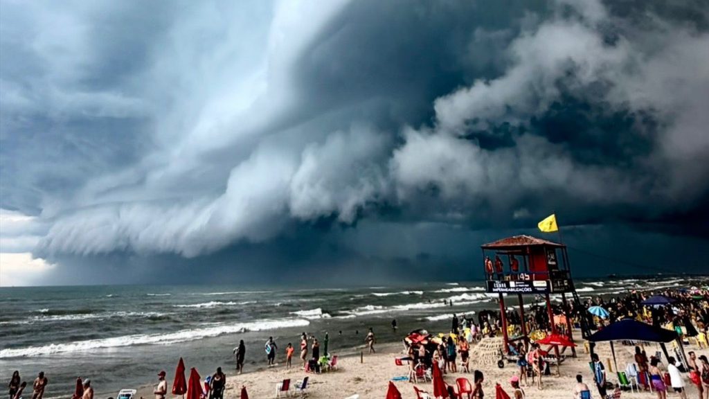 Sul do Brasil terá fim de ano com tudo: sol, calor, chuva volumosa e temporais