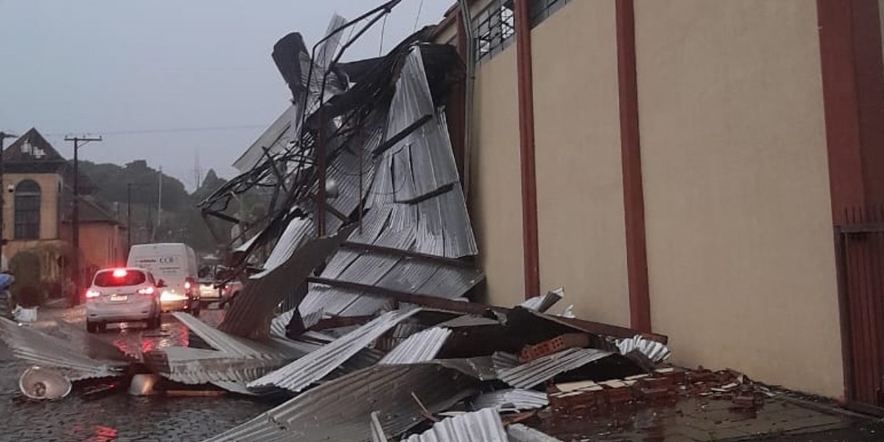 <span class="entry-title-primary">Ciclone: temporais provocam estragos em várias regiões gaúchas</span> <h2 class="entry-subtitle">Balanço oficial indica estragos por temporais gerados pelo ciclone nos Vales, Serra e no Norte do Rio Grande do Sul </h2>