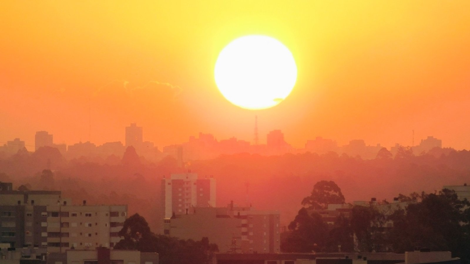 Calor Foto mostra sol em dia de calor em Caxias do Sul