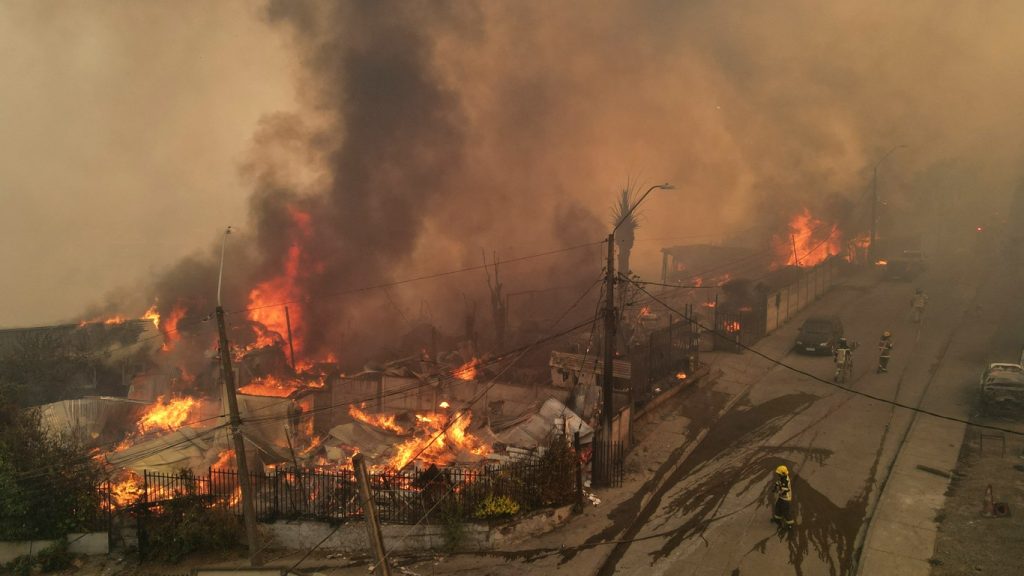 Incêndios catastróficos fora de controle no Chile; veja imagens da destruição
