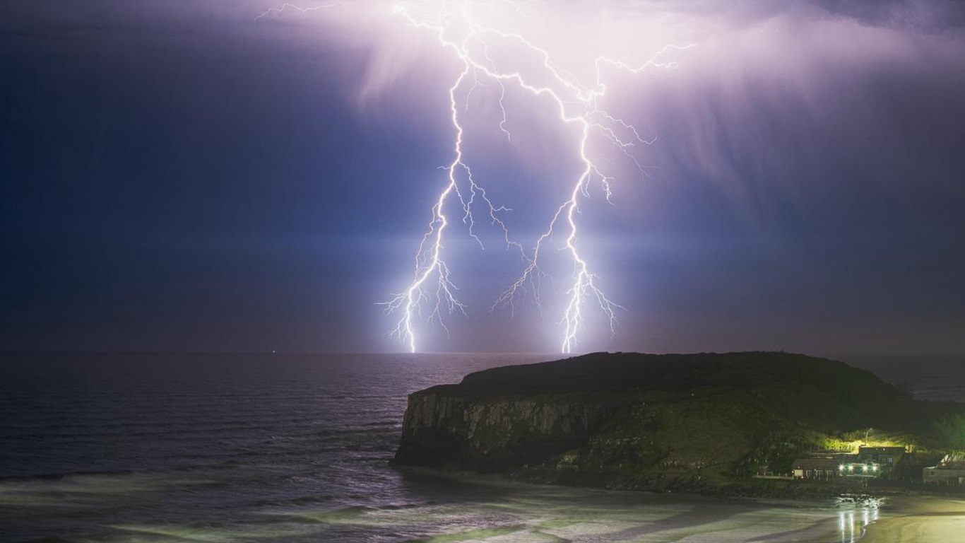 Chuva e raios no Sul do Brasil