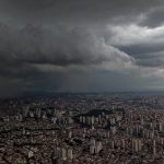 Como será o clima em fevereiro: falta e excesso de chuva, temporais e calorão