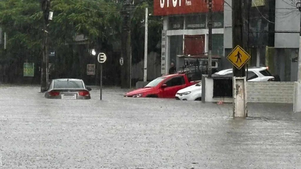 Alerta: fim de semana terá novos episódios de chuva forte e temporais