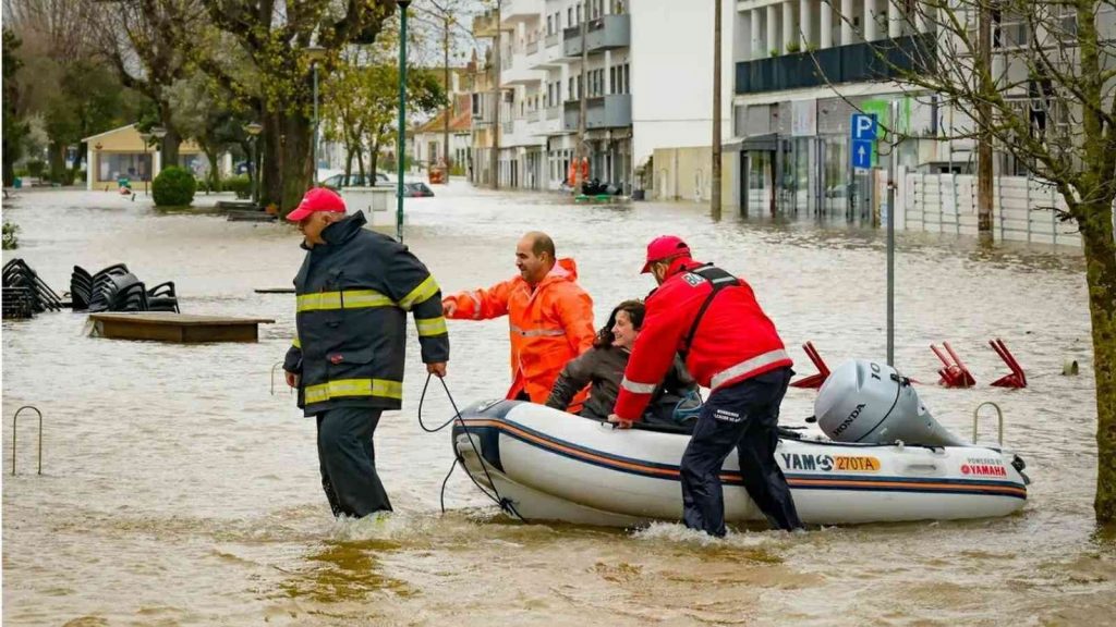 Portugal enfrenta risco de cheias de rios após destruição do ciclone Kristin